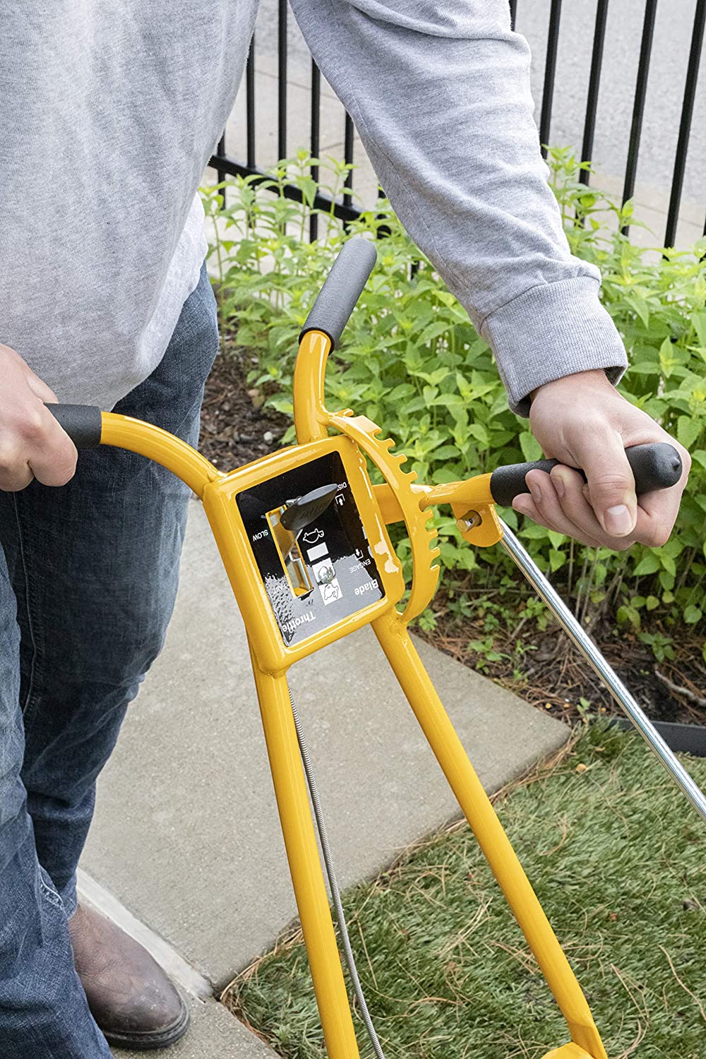 101-5.5GT-7Gas Powered Lawn Edger, 5.50 Gross Torque/3.5 B&S Engine 7" Wheels